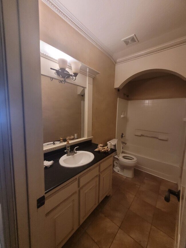 Building Photo - Great 3 bedroom in Meadowbrook area! Ask a...