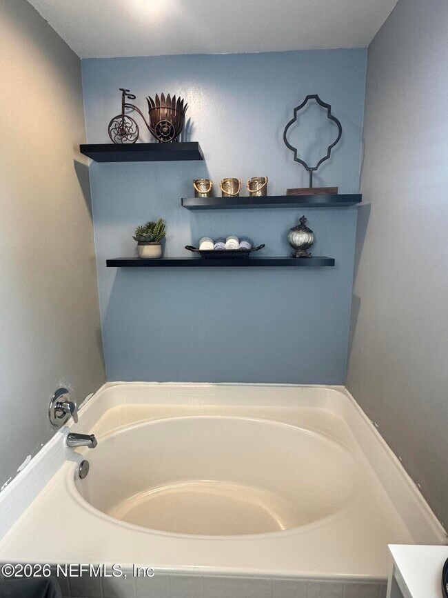 Building Photo - 12341 Glenn Hollow Dr