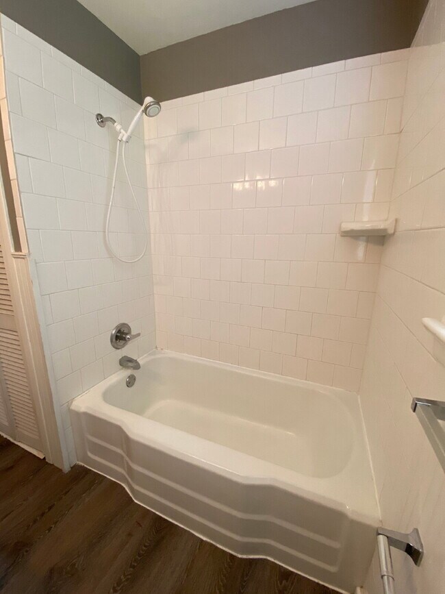 Building Photo - Spectacular Home With Classic Flair Locate...