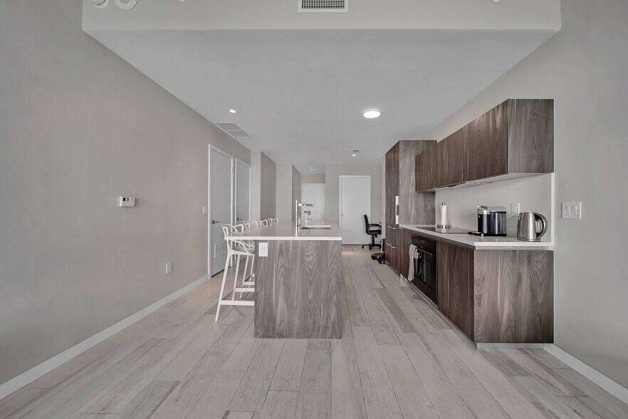 Building Photo - 480 NE 31st