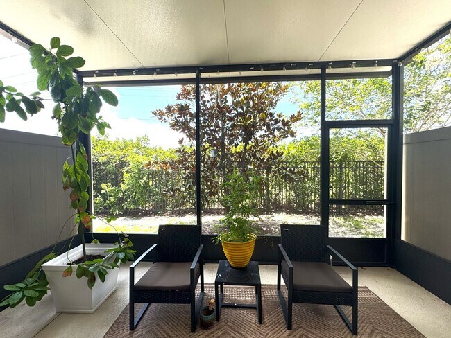 Building Photo - Updated Townhome in Gated Magnolia Park!