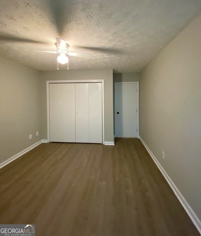 Building Photo - 100 Spring Ct