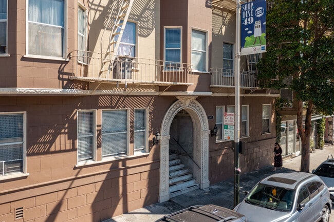 Entrance - 1341 Valencia St