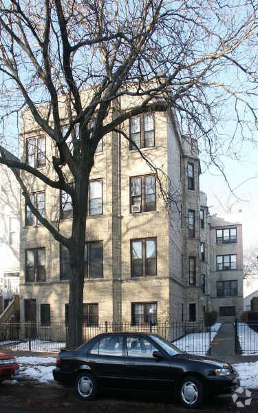 Primary Photo - 3706-3710 N Marshfield Ave