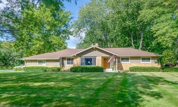 Building Photo - 2820 St James Ln