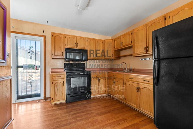 Building Photo - 3211 Fairfield Ln