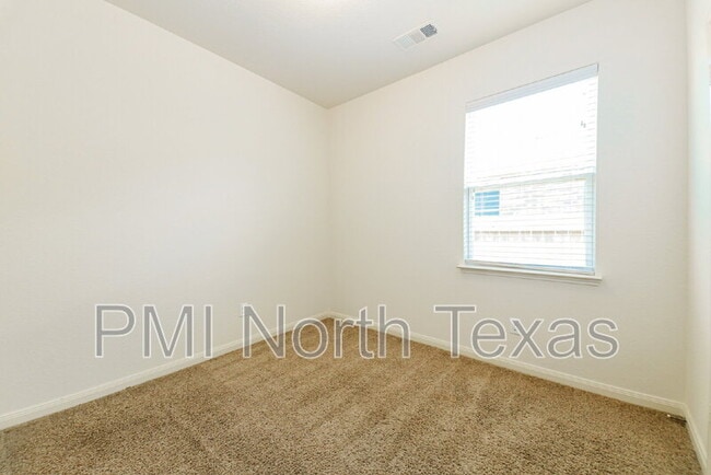Building Photo - 330 Lavaca Dr