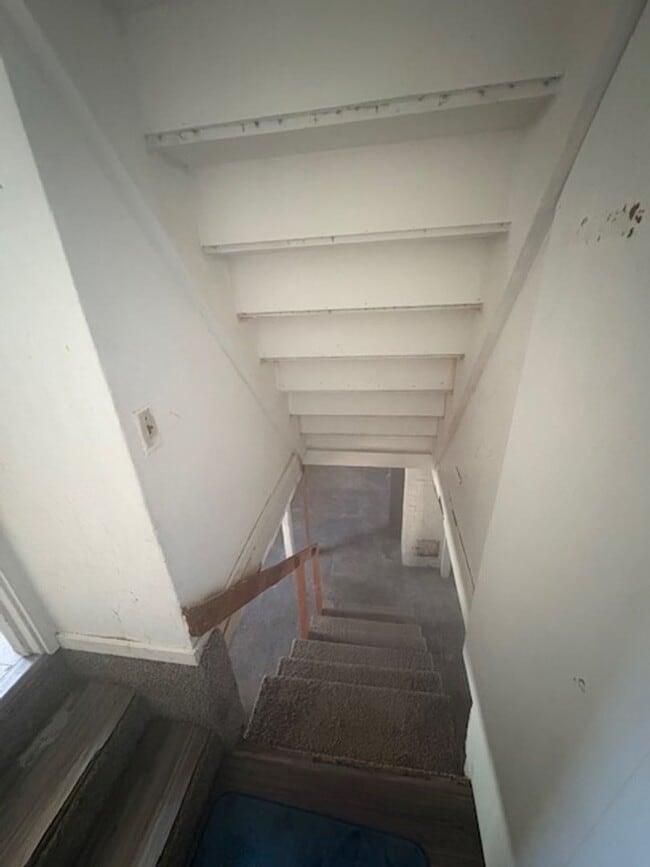 Building Photo - House for Rent - Spacious 4 bed home with ...
