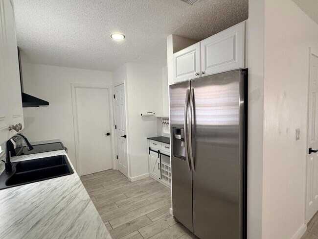 Building Photo - 13186 Thrush St