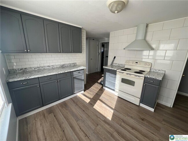 Building Photo - 353 West St