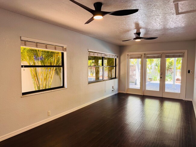 Building Photo - Elegant and Updated 3/2 Pool Home just min...