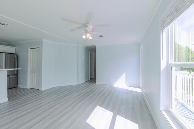 Building Photo - 224 W Seaview Dr