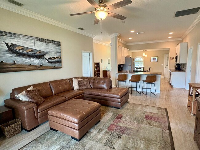 Building Photo - 3/2/2 with huge screened in Patio in The Pines/Jensen Beach