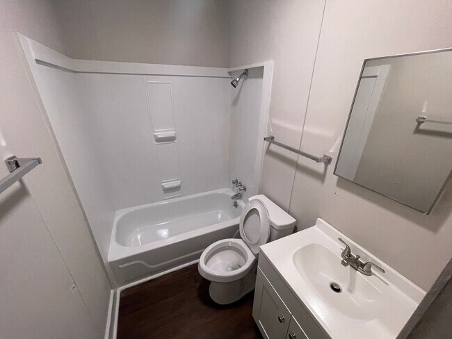 Building Photo - New Bern 505