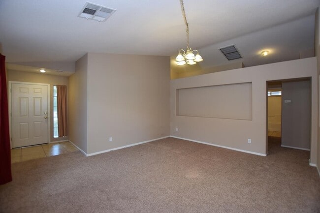 Building Photo - Beautiful Single Story Three Bedroom Home!