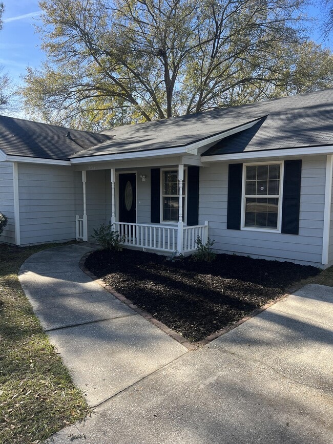 Building Photo - 934 Pineland Ave