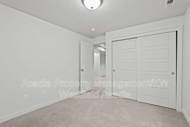 Building Photo - 298 Old Farm Ln