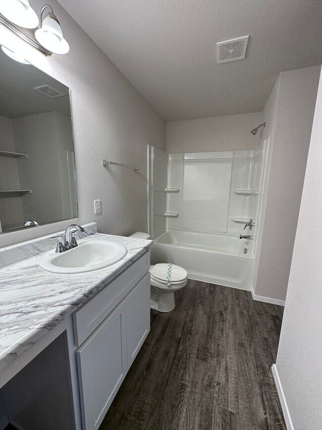 Building Photo - Move-In Ready 3 Bedroom, 2 Bathroom Home in Broken Arrow