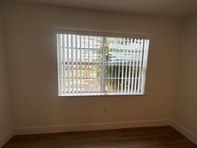 Building Photo - 4334 NW 9th Ave