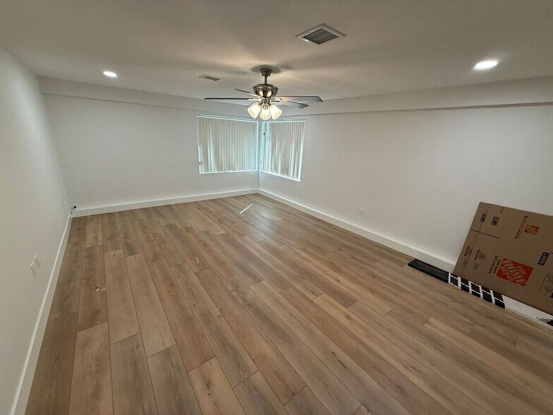 Building Photo - 3424 Pickwick St