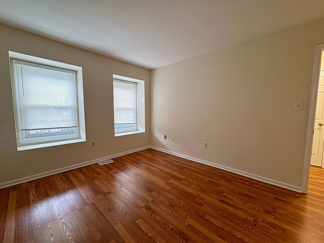 Building Photo - Well-Maintained 3 Bed 3.5 Bath Townhome Wi...