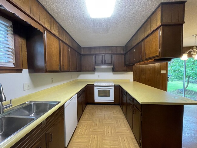 Building Photo - New Listing!