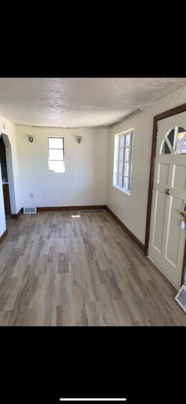Building Photo - 807 Potomac Ave