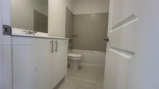 Building Photo - 2797 SE 25th Ave