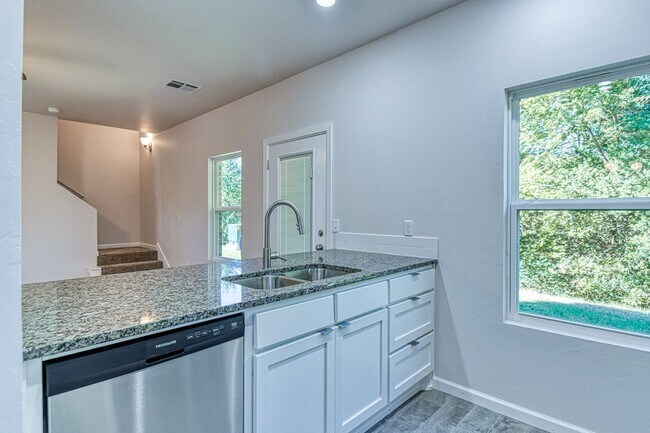 Building Photo - Brand New Construction!  Lawn care included!