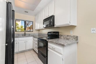 Building Photo - 245 Fairlee Ln