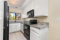 Building Photo - 245 Fairlee Ln