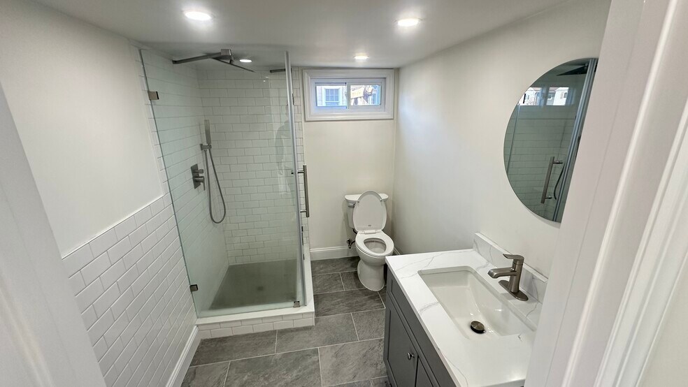 Building Photo - 37 Martha St