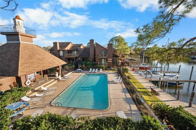 Building Photo - 705 Davis Rd