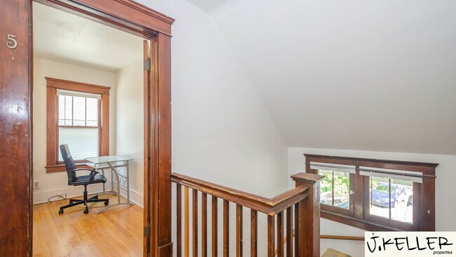 Building Photo - 931 Dewey Ave