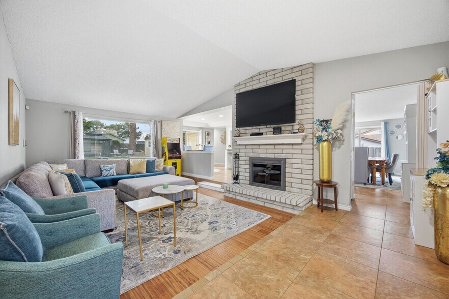 Building Photo - 1709 S Perry Ct