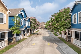 Building Photo - The Villas at Riverbend