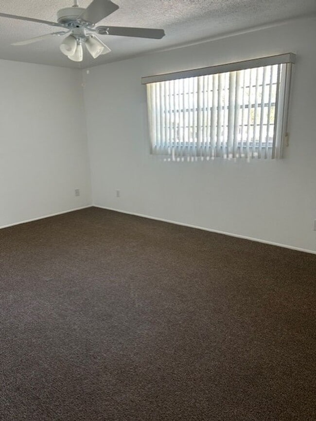 Building Photo - Well maintained 2/2 condo in 55+ community