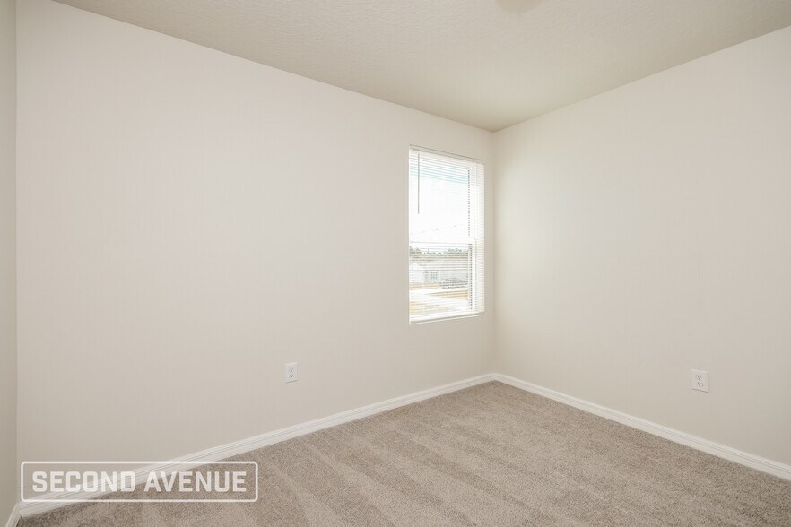 Building Photo - 106 Tulip Ln