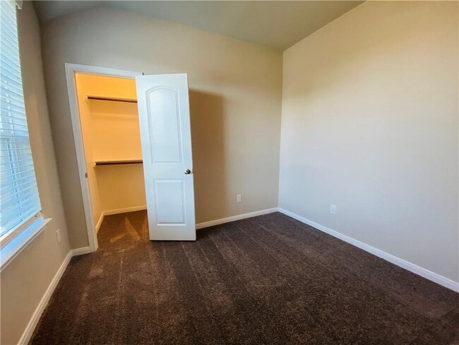 Building Photo - 721 Hollyhock Dr