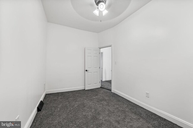 Building Photo - 1605 Darley Ave