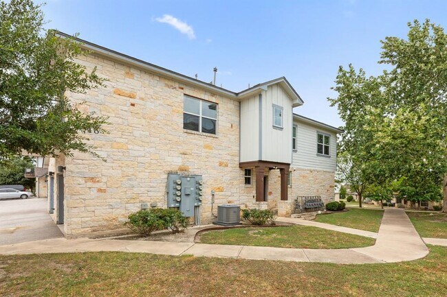 Building Photo - 2101 Town Centre Dr