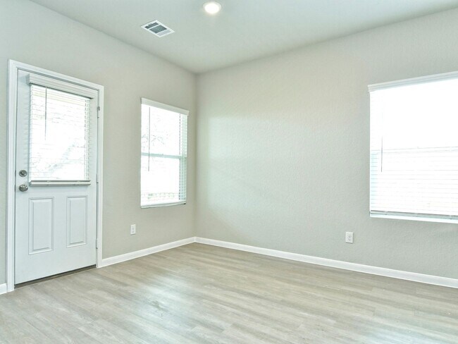 Building Photo - Beautiful 3036 SF Home - 5 Bed/3 Bath + Media Room and Game Room! - Hidden Trails, Bulverde