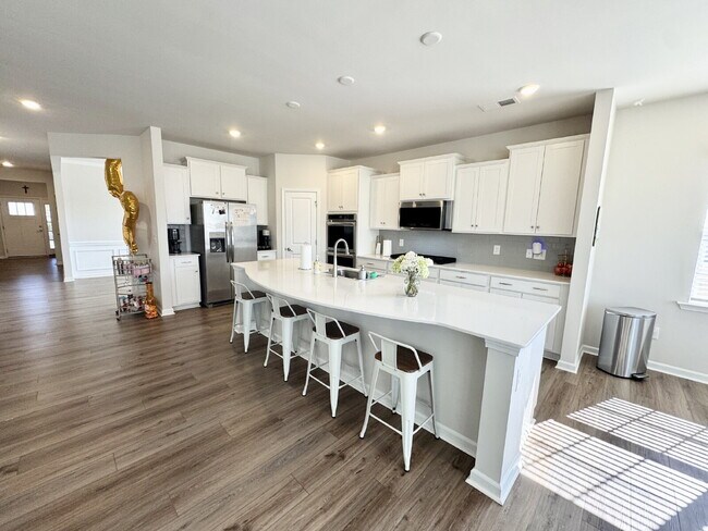 Building Photo - Spacious 4-Bedroom Home w/ 3 Full Baths on Somerset Lane in Central, SC