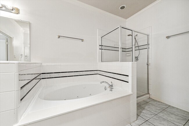 Building Photo - 2838 Briarhurst Park