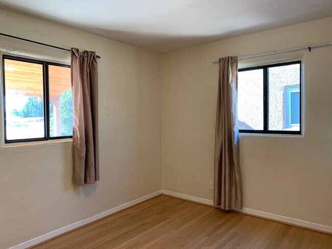 Building Photo - Splendid 4 Bedroom, 1.5 Bath Home Near Kirtland AFB! Available Now!