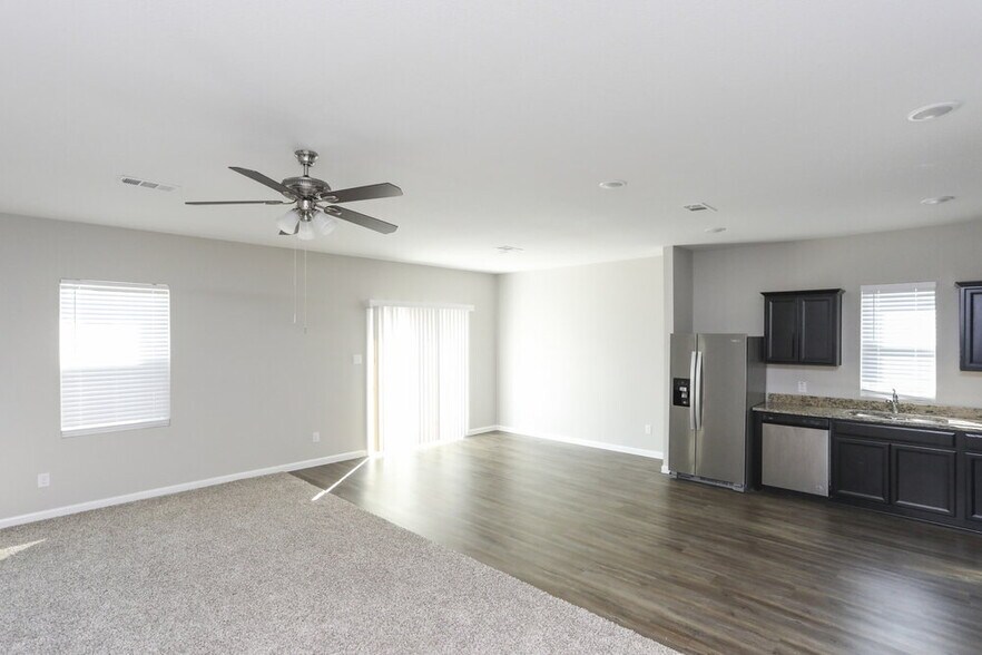 Building Photo - 7015 London Fog Dr