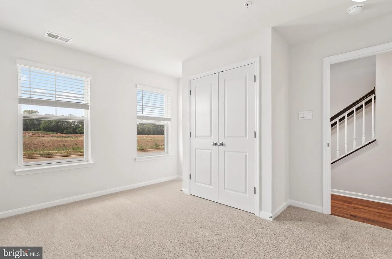 Building Photo - 262 Ensemble Way