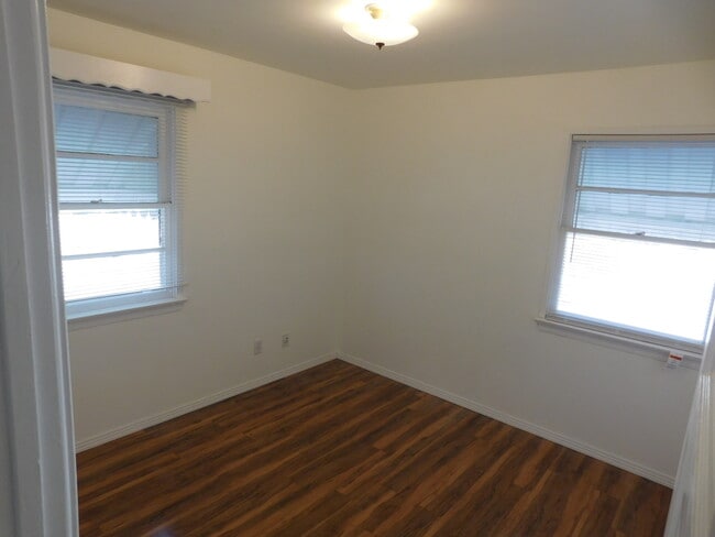 Building Photo - Farmhouse Style 2BD/1BA House For Rent   i...
