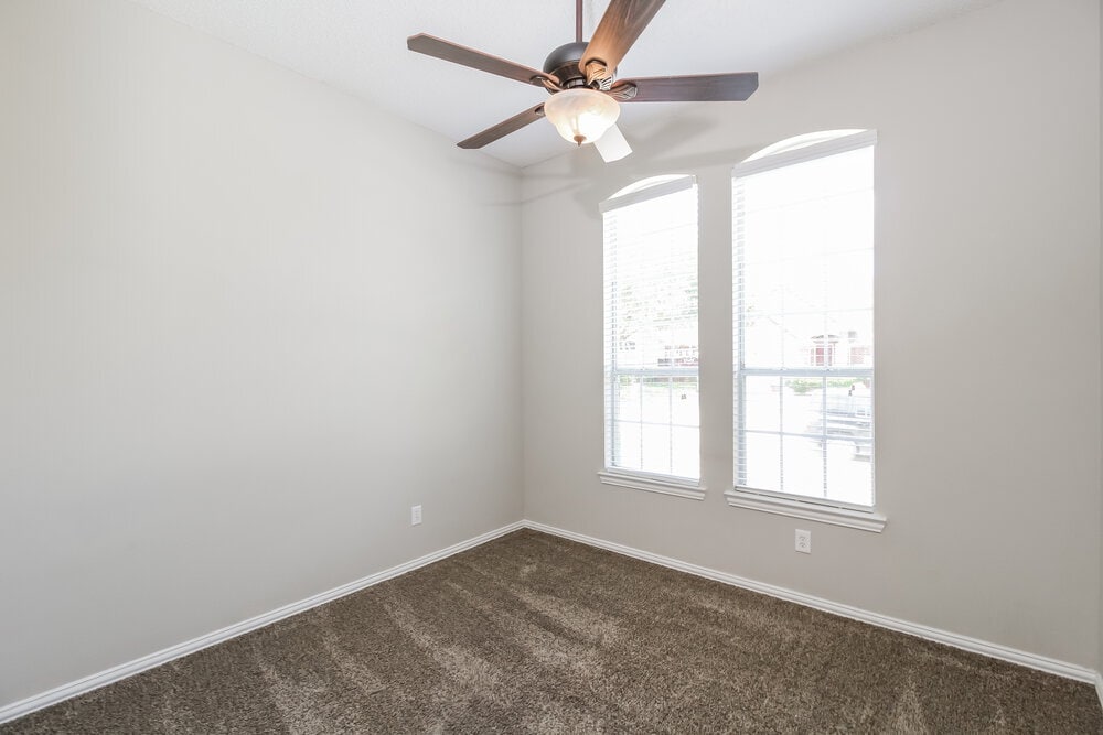 Building Photo - 828 Pinnacle Cir