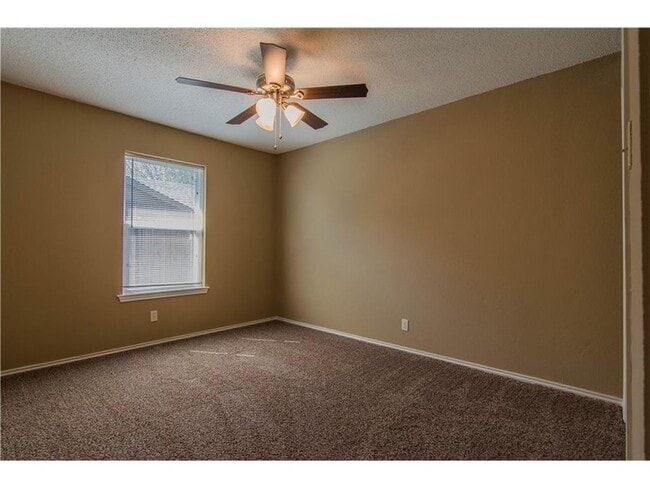 Building Photo - 1080 W Hills Terrace